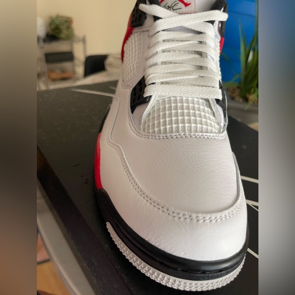 Jordan 4 retro red cement